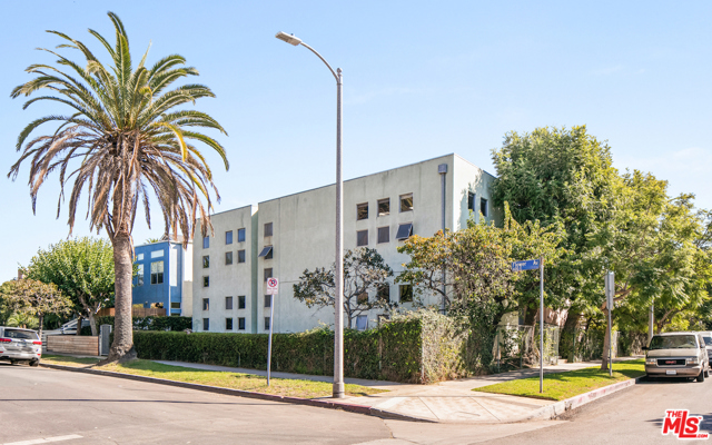 600 Flower Avenue Venice, California A fantastic investment opportunity awaits in prime Venice with this 5-unit loft-style building on a corner lot in the heart of Silicon Beach, just a block south of the restaurants and shops of bustling Rose Ave. Designed by internationally recognized LA architect Ted Tanaka, each spacious apartment stuns with high ceilings, an open floor plan, and an abundance of natural light. The majority of the units have new HVAC mini-split systems, and some feature other modern upgrades such as newer kitchens, bathrooms, and flooring. Two units include private patios/garden space, three feature large skylights, and there's off-street parking allotted for 8-9 cars. The building is comprised of four 1-bed, 1 bath units plus one larger 2-bed, 2 bath two-story unit. Additionally, one unit can be delivered vacant at the close of escrow. Call it your new home, rent the vacant unit immediately or reimagine it completely.