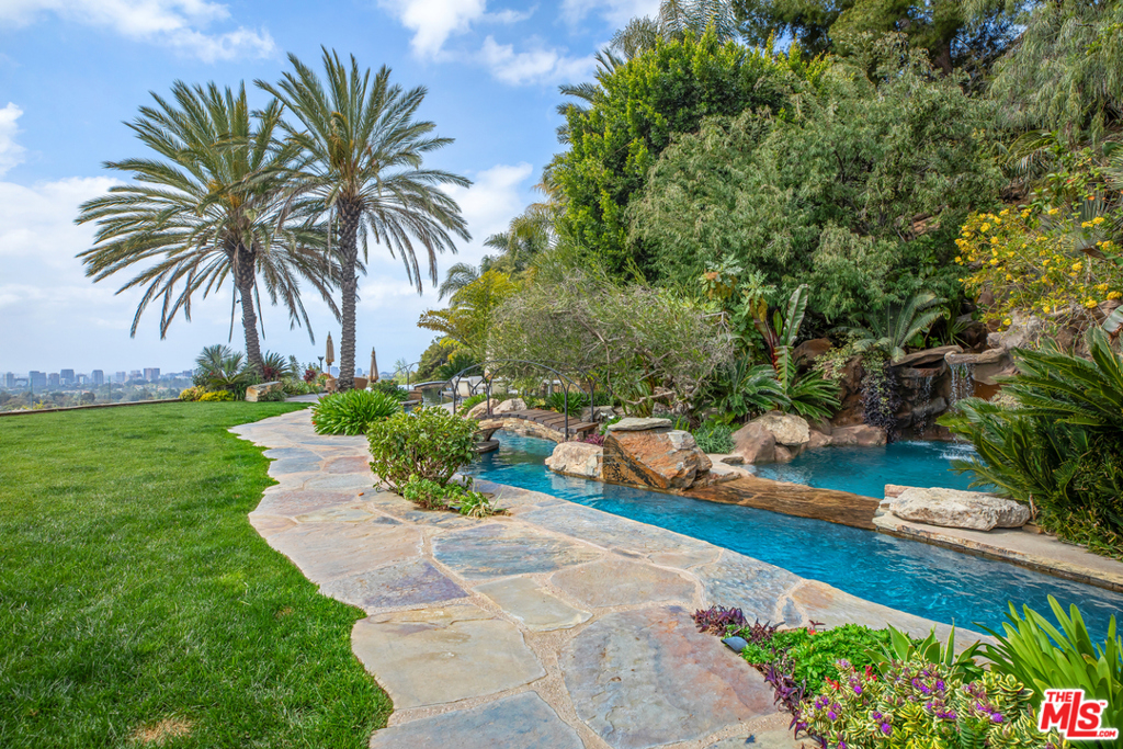 10066 Cielo Drive, Beverly Hills, CA 90210 SOLD LISTING MLS 21724382