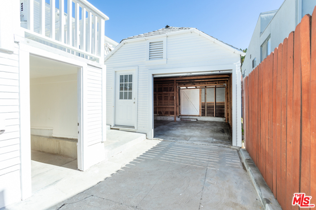 1308 Lucile Avenue, Los Angeles, California 90026, 2 Bedrooms Bedrooms, ,2 BathroomsBathrooms,Single Family Residence,For Sale,Lucile,21697574