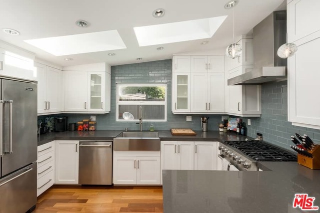 3525 LAURELVALE Drive