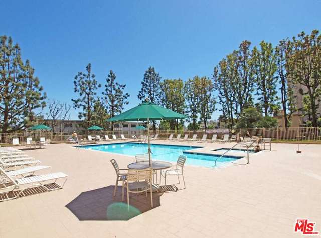 100 S Doheny Drive 303 Los Angeles, California A fantastic high rise situated next to the world famous 4 Seasons Hotel. Walking distance to couture shopping, restaurants and Cedars Sinai Medical Center. Minutes to Beverly Hills, Century City & West Hollywood. Amenities include 24 hour security, concierge, lushly landscaped grounds, pool, spa, tennis courts, exercise room and clubhouse. 1 year minimum lease.