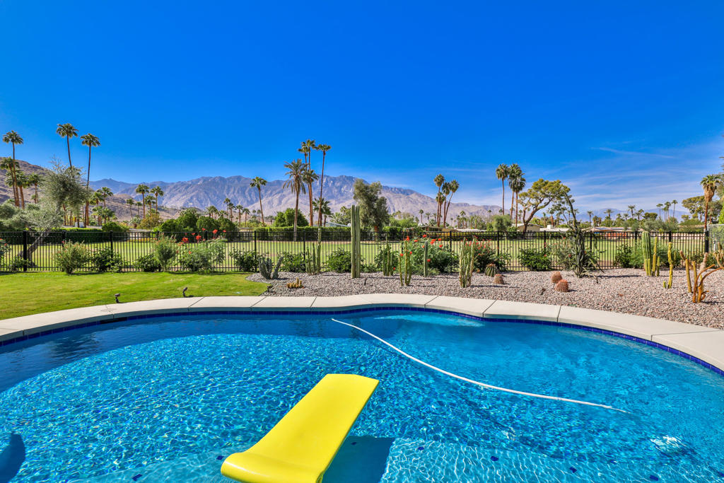 2453 S Brentwood Drive