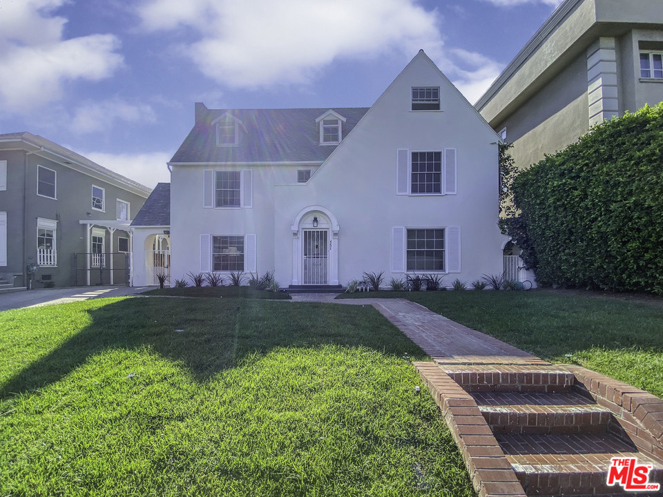 Sold 751 S Windsor, Los Angeles, CA 90005 7 Beds / 6 Full Baths / 1