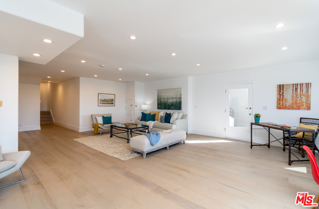 227 FOWLING STREET, PLAYA DEL REY, CA 90293 MDR Condos