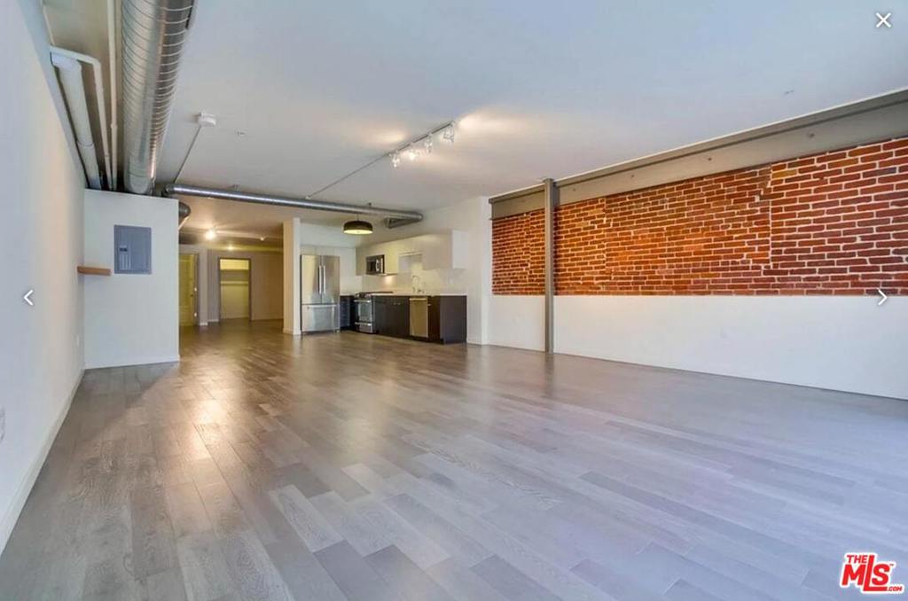 527 Molino Street 201