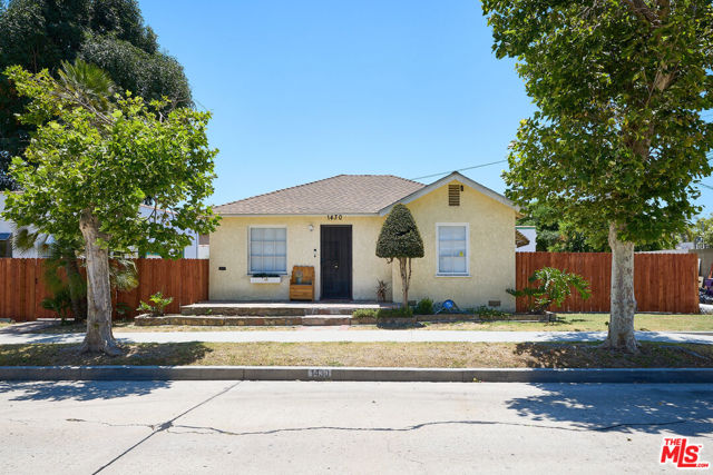 3653 Falcon Avenue, Long Beach CA: https://media.crmls.org/mediaz/3a002f87-9933-4cb1-b086-364592a27c6e.jpg