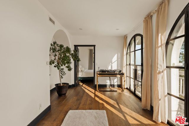6 Bed Home for Sale in Los Angeles, California