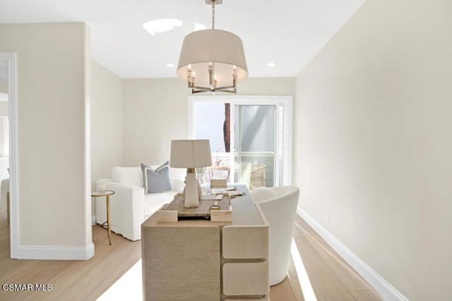 1228 S Westlake Boulevard, Westlake Village CA: https://media.crmls.org/mediaz/3a0080f1-f603-4ebf-990b-98e7541a827f.jpg