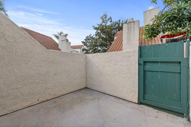 Detail Gallery Image 10 of 30 For 337 N Melrose Dr #E,  Vista,  CA 92083 - 2 Beds | 2 Baths