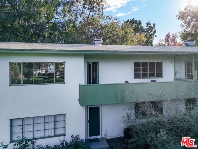 5172 1/2 Village, Los Angeles CA: https://media.crmls.org/mediaz/3a00c4cb-f4b7-4429-9819-709978cec61a.jpg