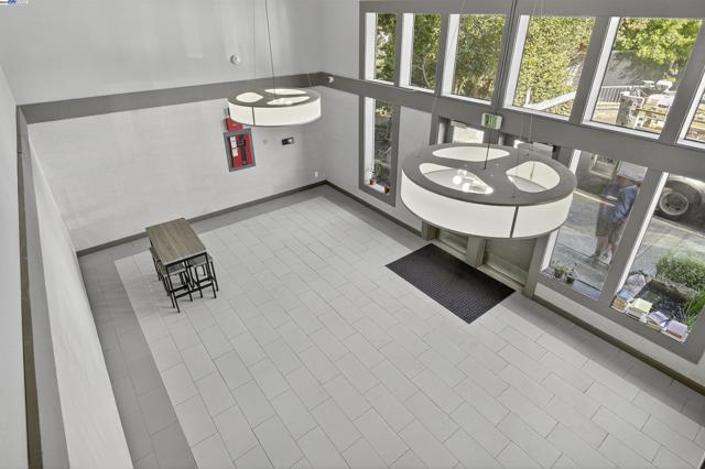 400 Davis St, San Leandro CA: https://media.crmls.org/mediaz/3a00f40f-8149-4ee0-8c0b-0e6b55699871.jpg