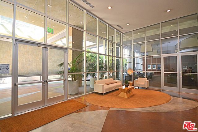 801 S Grand Avenue, Los Angeles CA: https://media.crmls.org/mediaz/3a018f81-b3c1-4799-a971-23b206137beb.jpg