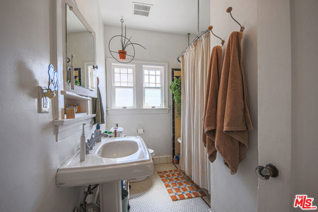 132 N Avenue 57, Los Angeles CA: https://media.crmls.org/mediaz/3a01fb45-0b6d-497a-b70f-88fc3e3f1003.jpg