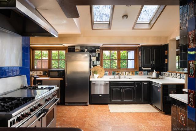 1010 Myrtle Way, San Diego CA: https://media.crmls.org/mediaz/3a021837-8a78-4b2d-8890-9cc4ae973f99.jpg