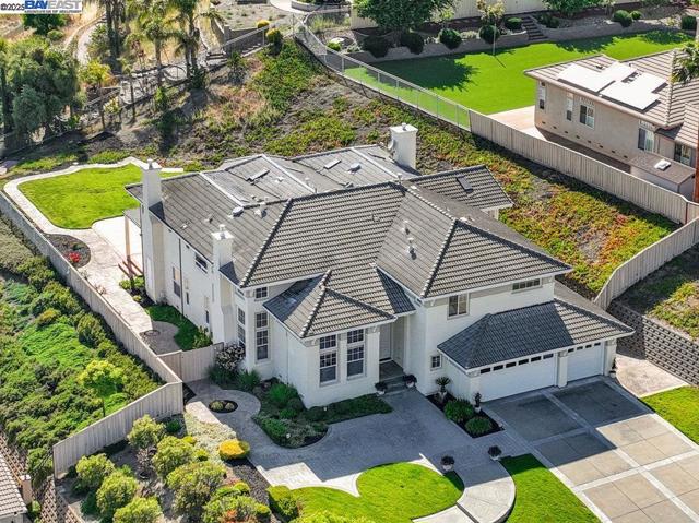 48912 Crown Ridge Cmn, Fremont CA: https://media.crmls.org/mediaz/3a022193-e015-4a55-9ccc-1049027d8670.jpg