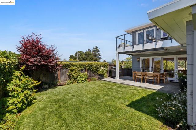 412 Scenic Avenue, Piedmont CA: https://media.crmls.org/mediaz/3a023fff-1c77-4afd-8354-225fbb00b056.jpg