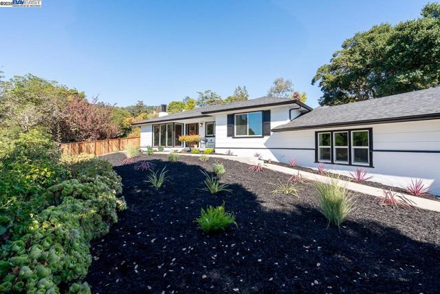 2818 Steinmetz Way, Oakland CA: https://media.crmls.org/mediaz/3a03eb08-4b8e-41a2-8a80-5e41a10f7343.jpg