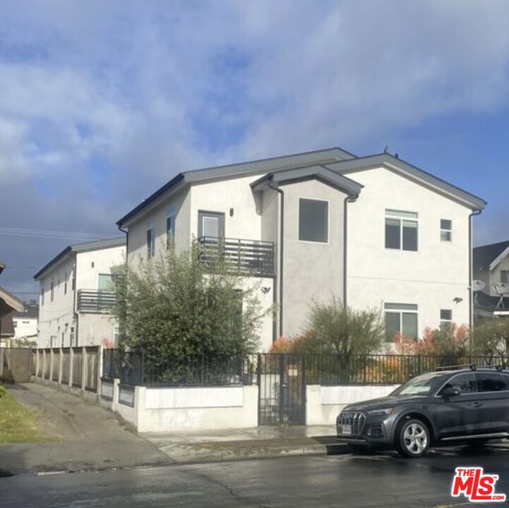 3955 S Budlong Avenue #3955