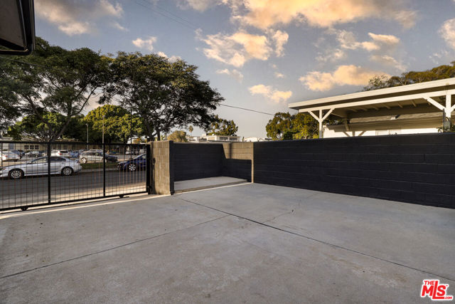 3744 Redwood Avenue, Los Angeles CA: https://media.crmls.org/mediaz/3a0443e0-4fda-4376-9fb1-deb1046ebc73.jpg