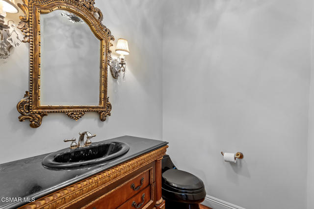 11 Inverness Road, Thousand Oaks CA: https://media.crmls.org/mediaz/3a047477-49cf-4b88-aae4-9af3e87b272f.jpg