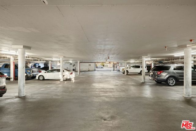 Subterranean Parking - 6819 Laurel Canyon