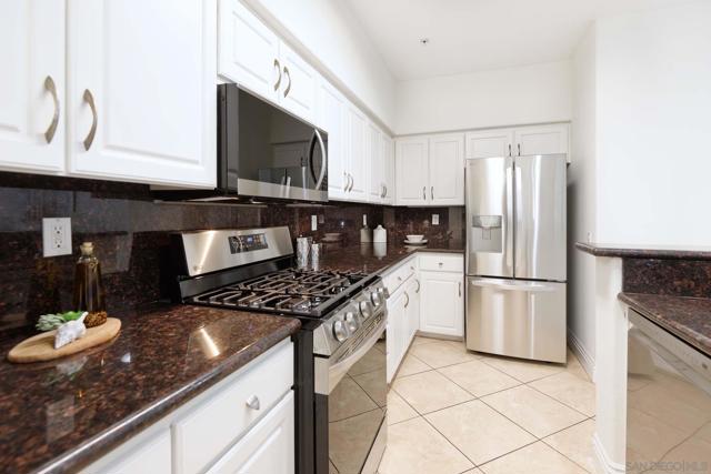 12376 Carmel Country Rd, San Diego CA: https://media.crmls.org/mediaz/3a04a18b-4972-4c4f-8869-4b311334b4f3.jpg