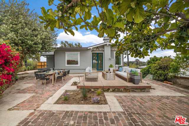 2336 Loma Vista Place, Los Angeles CA: https://media.crmls.org/mediaz/3a04d704-8379-4899-bc0e-3c7b015bd8bc.jpg