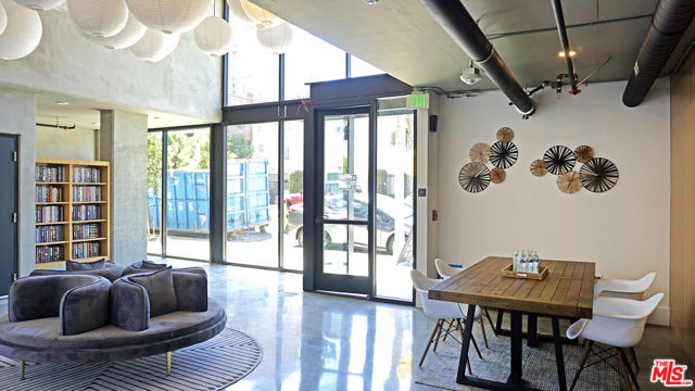 3800 Mentone Avenue, Culver City CA: https://media.crmls.org/mediaz/3a052327-3d69-454f-9e6f-7f83db4407d8.jpg