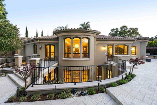 8 Reyna Place, Menlo Park CA: https://media.crmls.org/mediaz/3a054c94-73da-4d21-9842-f44d349c39af.jpg