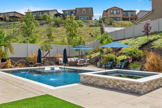 303 Ventasso Way, Fallbrook CA: https://media.crmls.org/mediaz/3a059572-7c96-4e1b-a2c8-4e51d22754c6.jpg