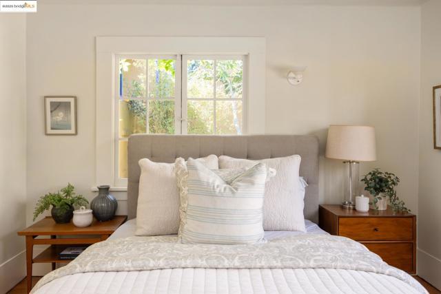 636 Vincente Ave, Berkeley CA: https://media.crmls.org/mediaz/3a069d33-eb7b-4431-9c0c-bfc8660c99fc.jpg
