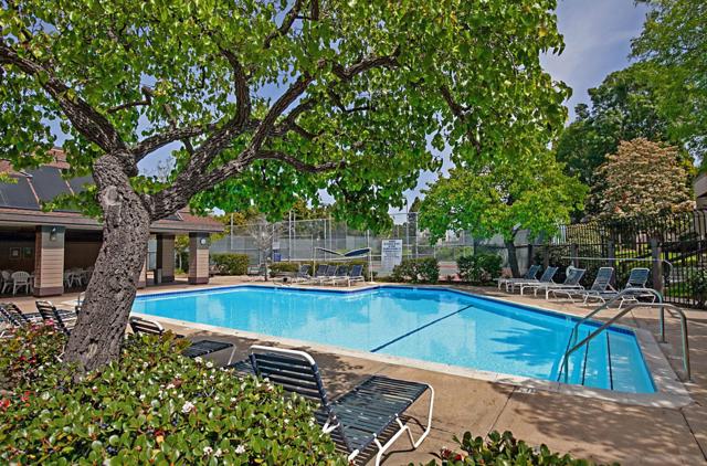 3205 Via Alicante, La Jolla CA: https://media.crmls.org/mediaz/3a073e0a-c702-439a-aed3-8480e9ab1195.jpg