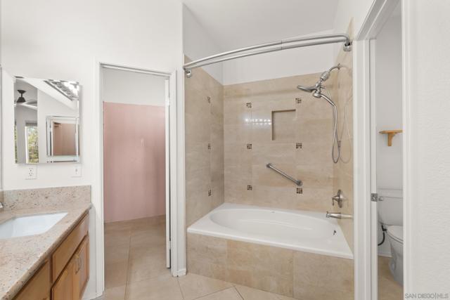 10960 Ivy Hill Dr, San Diego CA: https://media.crmls.org/mediaz/3a07865f-2e63-49cf-a7e8-d000cb2f9662.jpg