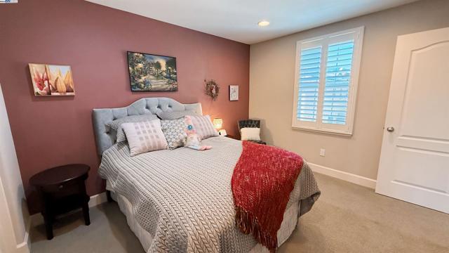 131 Lusitano Way, Gilroy CA: https://media.crmls.org/mediaz/3a09019f-6ace-4901-940f-4bb170495b26.jpg