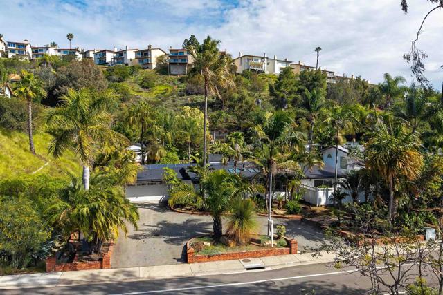 Detail Gallery Image 4 of 59 For 5861 College Ave, San Diego,  CA 92120 - 3 Beds | 2 Baths