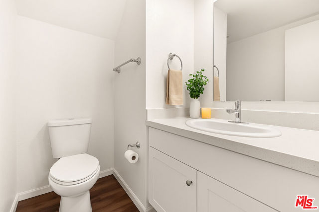 14500 Van Nuys Boulevard, 33 photo 6