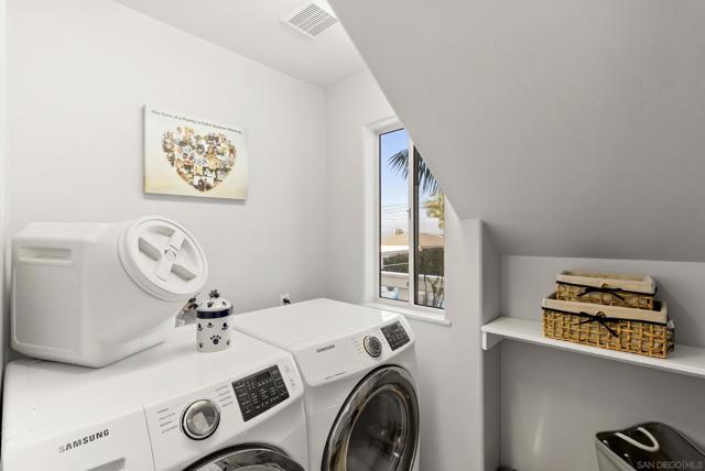 4474 Niagara Ave, San Diego CA: https://media.crmls.org/mediaz/3a0a41a0-01ed-40ae-970e-23fcbf2ae370.jpg