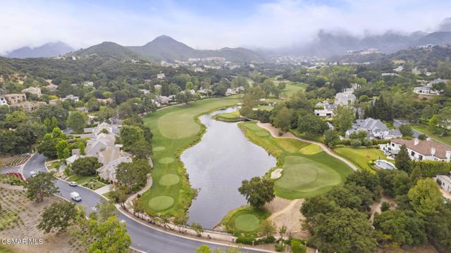 82 Queens Garden Drive, Thousand Oaks CA: https://media.crmls.org/mediaz/3a0acb59-e151-45c1-9831-52b3377516a2.jpg