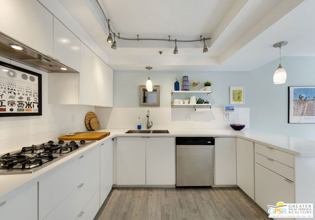 475 Village Square, Palm Springs CA: https://media.crmls.org/mediaz/3a0b30dc-3bdd-4eb9-a7ac-2bd94eaa7c97.jpg