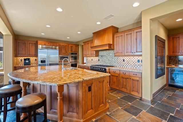 6937 CORTE LANGOSTA, Carlsbad CA: https://media.crmls.org/mediaz/3a0bed42-0b4e-4dc3-84d7-1c241e0aa014.jpg