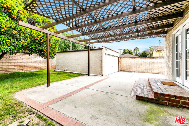 2524 Federal Avenue, Los Angeles, California 90064, 3 Bedrooms Bedrooms, ,2 BathroomsBathrooms,Single Family Residence,For Sale,Federal,24394179