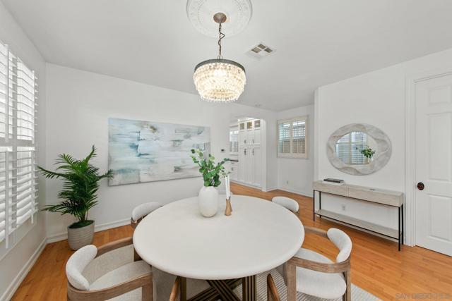 261 G Ave, Coronado CA: https://media.crmls.org/mediaz/3a0c74ea-03cf-4691-b4ad-61229fdda812.jpg