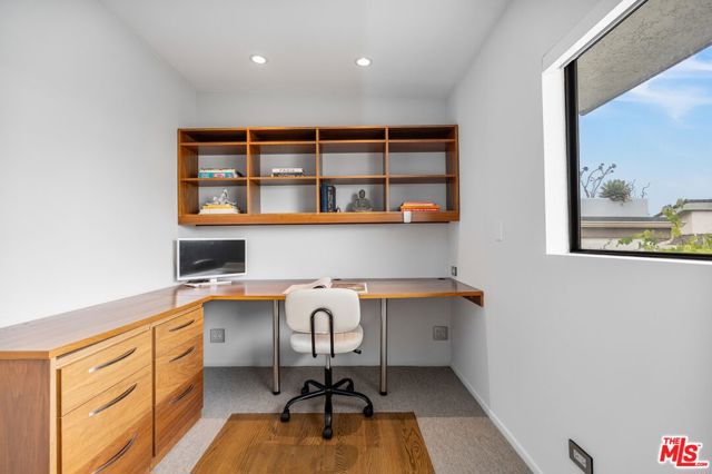 1730 California Avenue, Santa Monica CA: https://media.crmls.org/mediaz/3a0c9efe-5f96-4c48-ab7a-852b78526f15.jpg