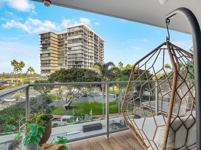 1830 Avenida Del Mundo, Coronado CA: https://media.crmls.org/mediaz/3a0cd7ba-ebc3-4a75-a0b3-b2eb8bf5610e.jpg