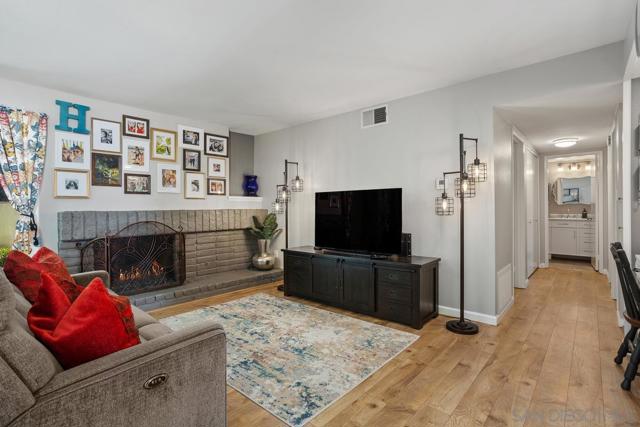12007 Caminito Campana, San Diego CA: https://media.crmls.org/mediaz/3a0d8894-54d9-487c-b736-11d0758c453c.jpg