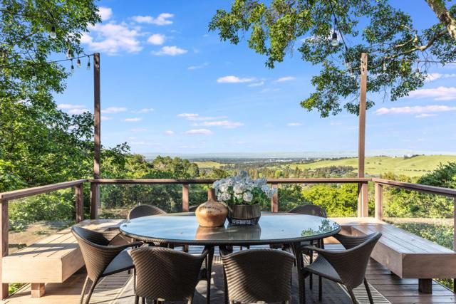 138 Bolivar Lane, Portola Valley CA: https://media.crmls.org/mediaz/3a0d9669-a990-4512-9412-4b127ee23044.jpg