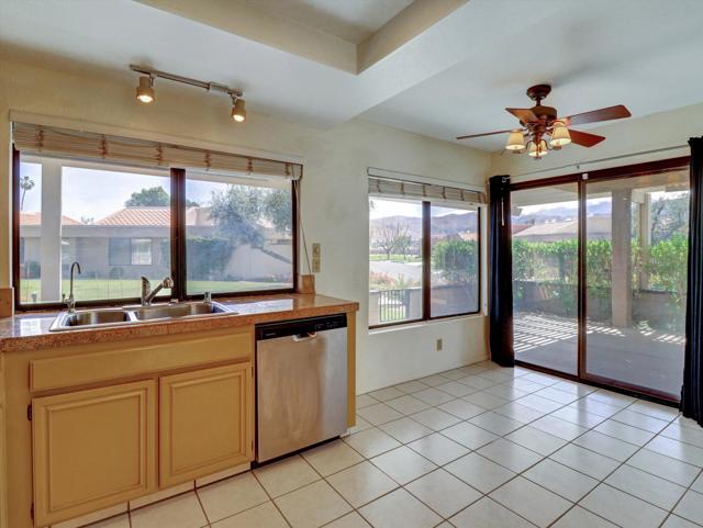 35738 Calle Montigo, Cathedral City CA: https://media.crmls.org/mediaz/3a0e4d1e-360e-4f93-a0c7-1b5df0ee2819.jpg