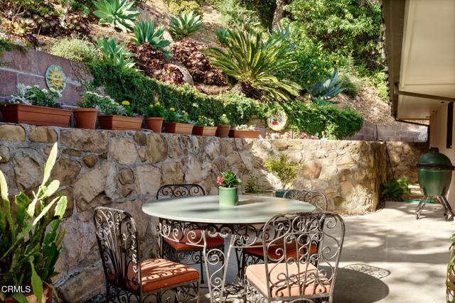 960 Roble Lane, Santa Barbara CA: https://media.crmls.org/mediaz/3a0e6b9e-5952-4069-89bb-a5862efd8734.jpg