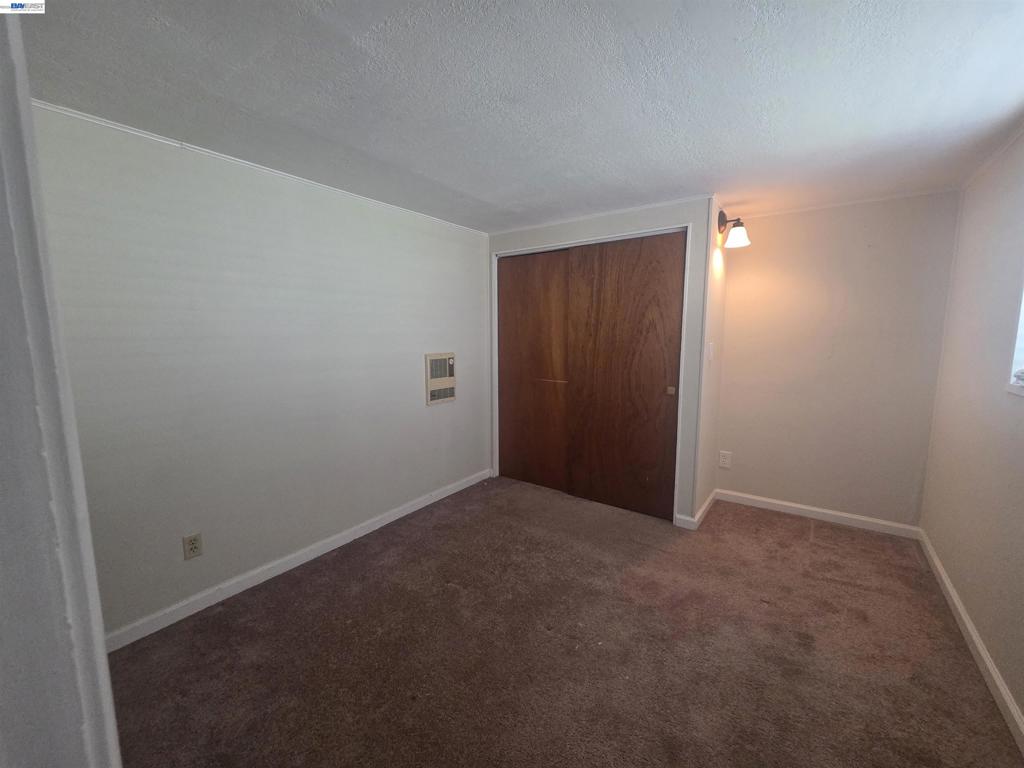 https://media.crmls.org/mediaz/3a0e7339-b499-46a7-94b2-63b2ae765d13.jpg?preset=X-Large