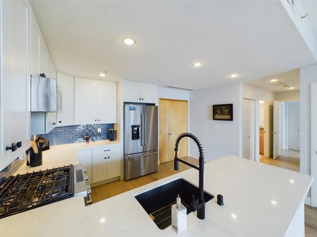Image 4 of 33 For 850 Beech Street 507